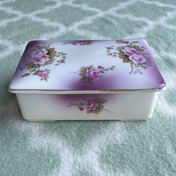 Vintage Lefton hand painted Floral Porcelain Trinket Box - Picture 1 of 10